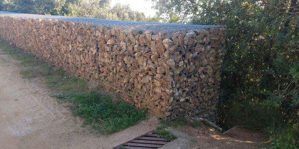 Estructuras geotécnicas Muros de gaviones en la Anoia